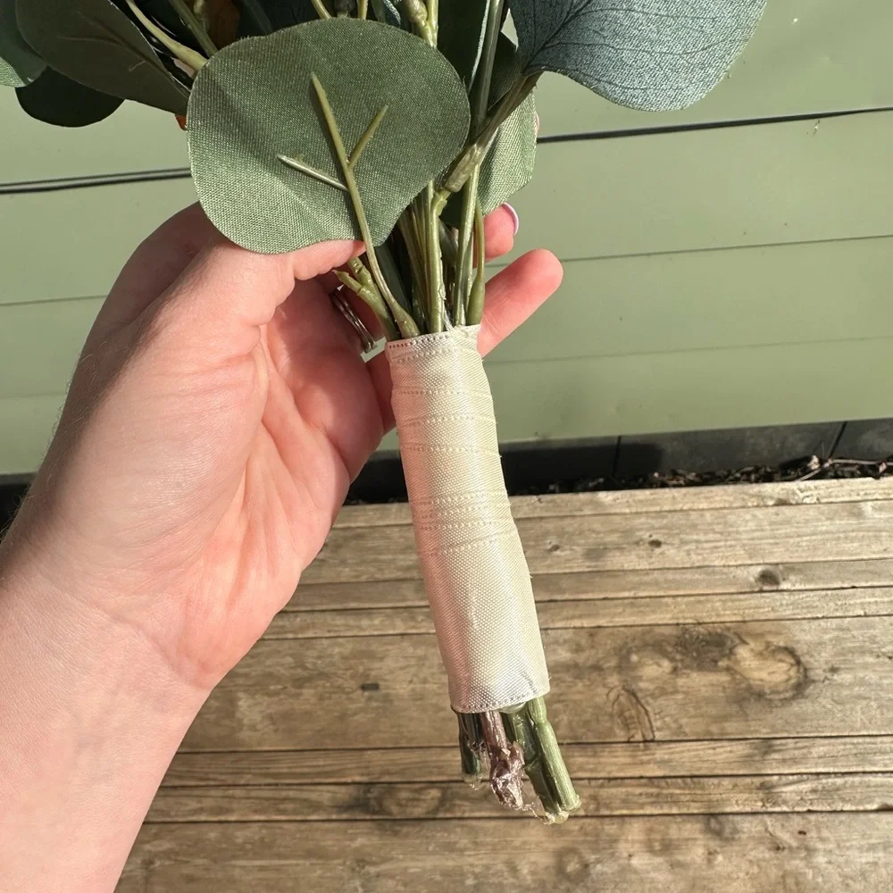 Neutral Tone Bridal Bouquets - Picture 7 of 14